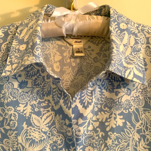 Talbots Button down Blouse is So pretty, 3/4 sleeves, stretch fabric, my fave! - Picture 4 of 8